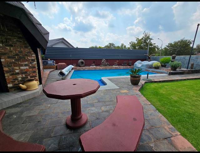 3 BEDROOM HOUSE FOR SALE IN VANDERBIJLPARK SE 6